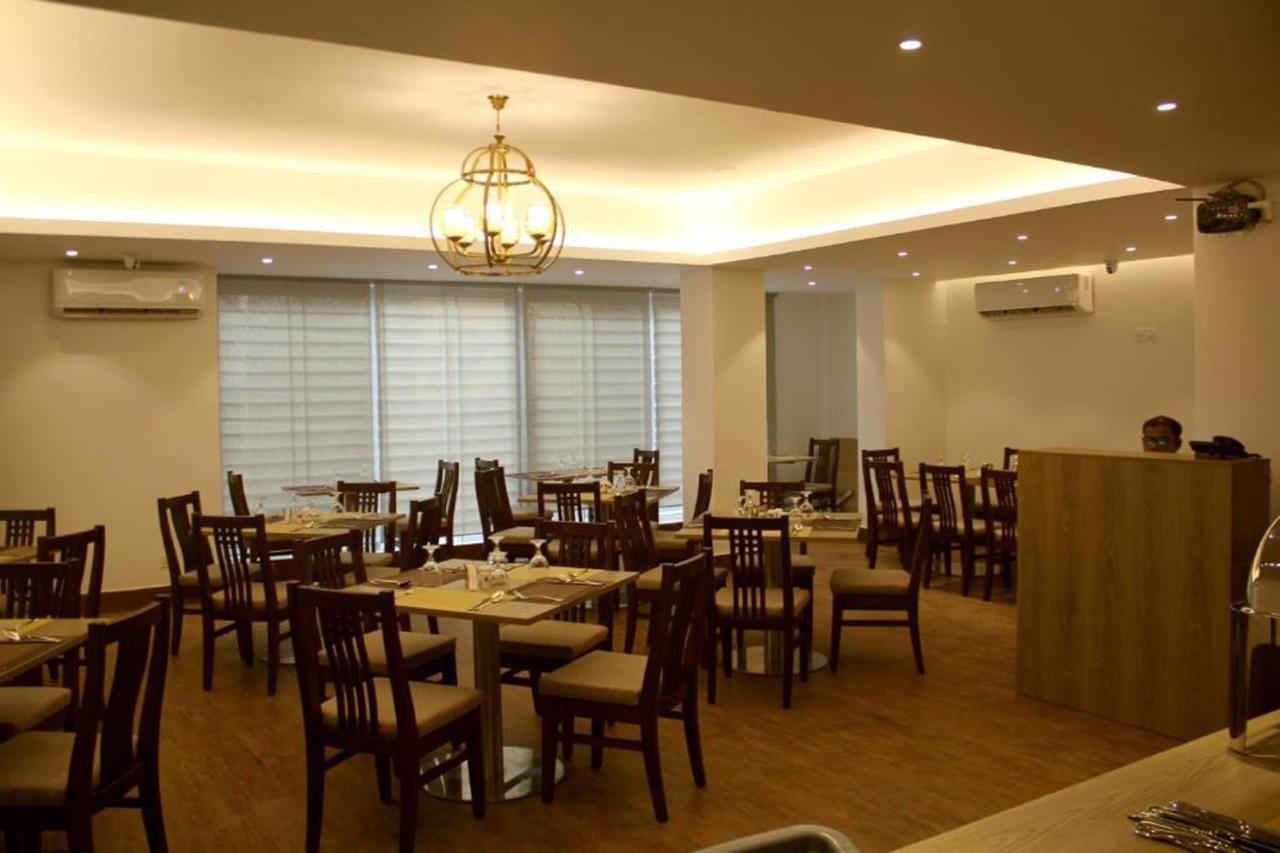 Priyo Nibash Stylish Residential Hotel ダッカ エクステリア 写真